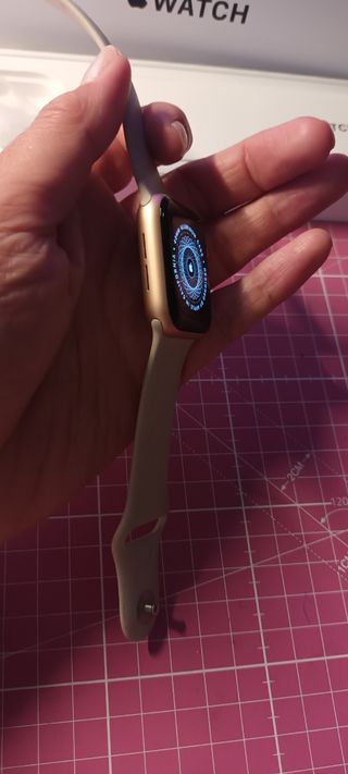 Smartwatch Apple SE GPS 40 mm Aluminio en Oro