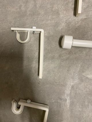Barra cortina extensible blanca ikea con soportes