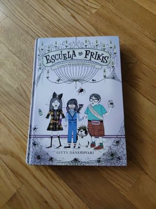 Los 3 libros de "Escuela de Frikis"