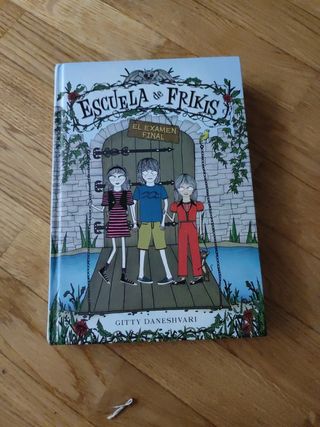 Los 3 libros de "Escuela de Frikis"