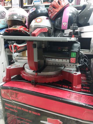 Ingletadora de doble corte 1800W exposicion