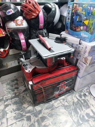 Ingletadora de doble corte 1800W exposicion