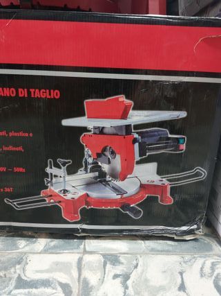 Ingletadora de doble corte 1800W exposicion