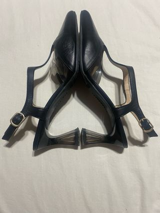 Sandalia tacon Piel.Hispanitas. Negro y vinilo