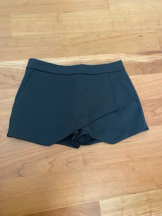 Falda-pantalón corto negro de Zara 11/12 152cm