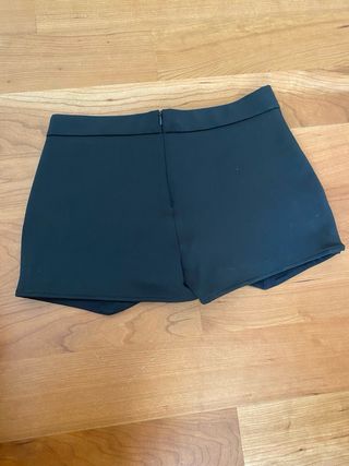 Falda-pantalón corto negro de Zara 11/12 152cm