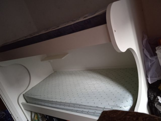 Litera Madera 90 x 90 cm.+ 2 colchones.