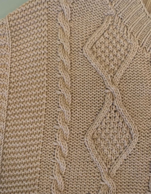 Top marron de algodon y acrilico de stradivarius