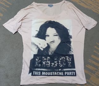 Camiseta de bershka talla M, bastante ancha.