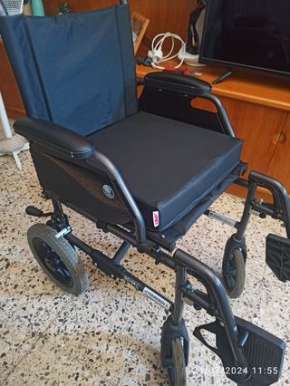 Silla ruedas + cojín antiescaras