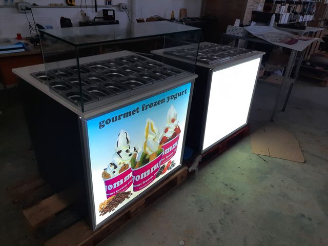 2 VITRINAS DE TOPPINGS Y BAÑO MARIA INOX