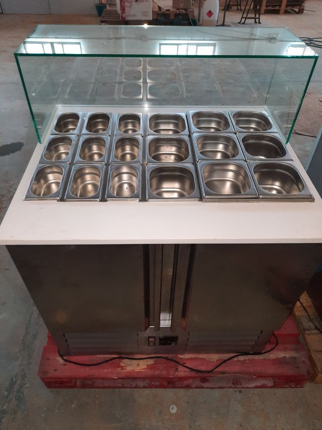 2 VITRINAS DE TOPPINGS Y BAÑO MARIA INOX