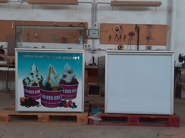 2 VITRINAS DE TOPPINGS Y BAÑO MARIA INOX