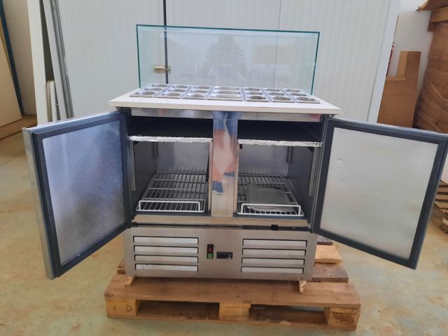 2 VITRINAS DE TOPPINGS Y BAÑO MARIA INOX