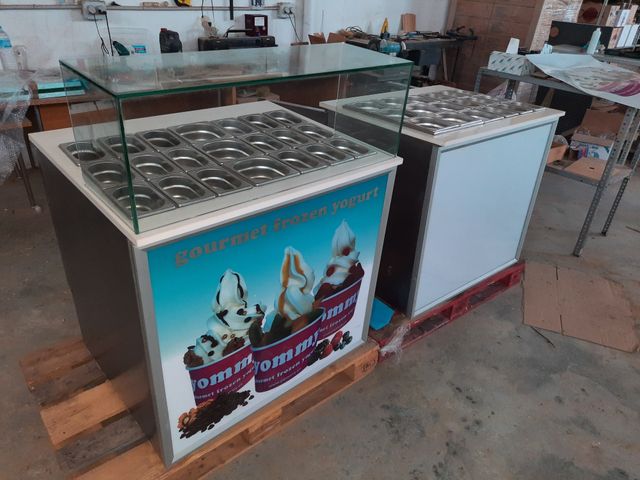 2 VITRINAS DE TOPPINGS Y BAÑO MARIA INOX