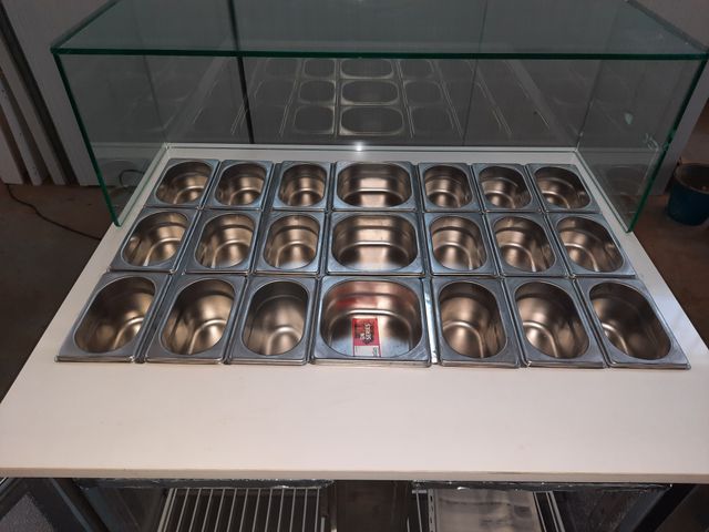 2 VITRINAS DE TOPPINGS Y BAÑO MARIA INOX