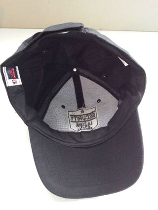 Gorra negra película LA ZONA. R. PLÁ. Seminci