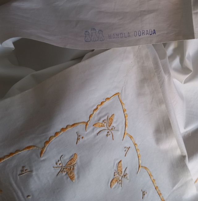 SÁBANA BORDADA