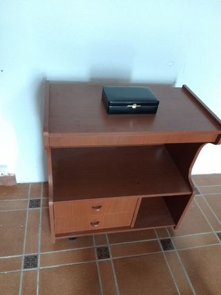 Mesa de centro y otra de tv