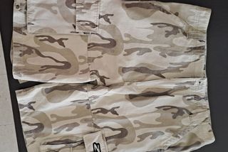Pantalones, bermudas camuflaje.