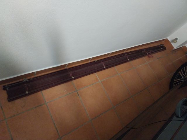 Persiana de aluminio en burdeos 