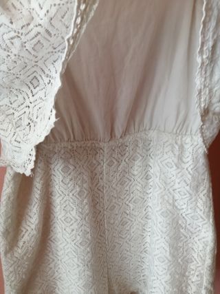 Mono short blanco. Talla L. Marca Bershka 