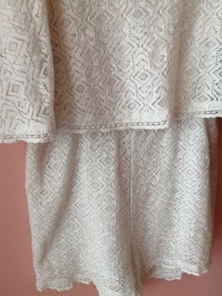 Mono short blanco. Talla L. Marca Bershka 
