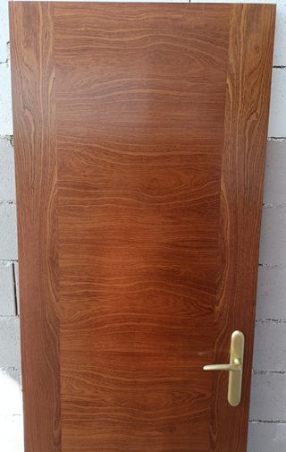 Puerta interior de madera de casa