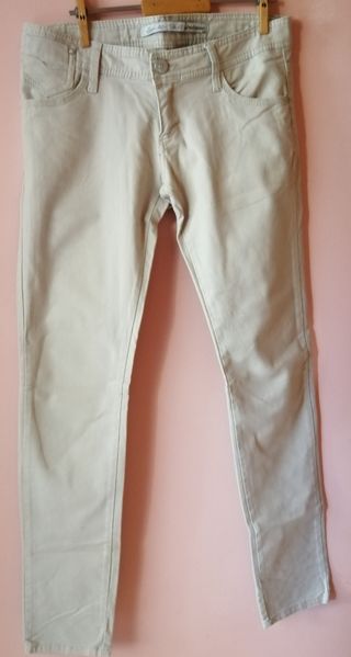 Pantalón hombre beige. Talla L.. Stradivarius