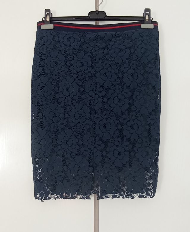 Falda azul marino con encaje REBAJADO