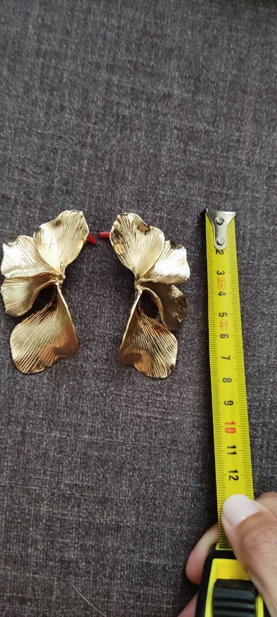 Pendientes media flor dorados