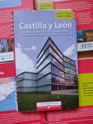 Guías viaje. 1,5€ c/u. El lote de seis por 8€.