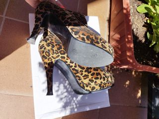 Zapatos tacón animal print