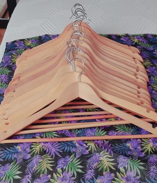 Perchas de madera