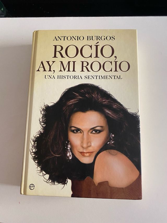 Disco de vinilo y libro de Rocío Jurado.