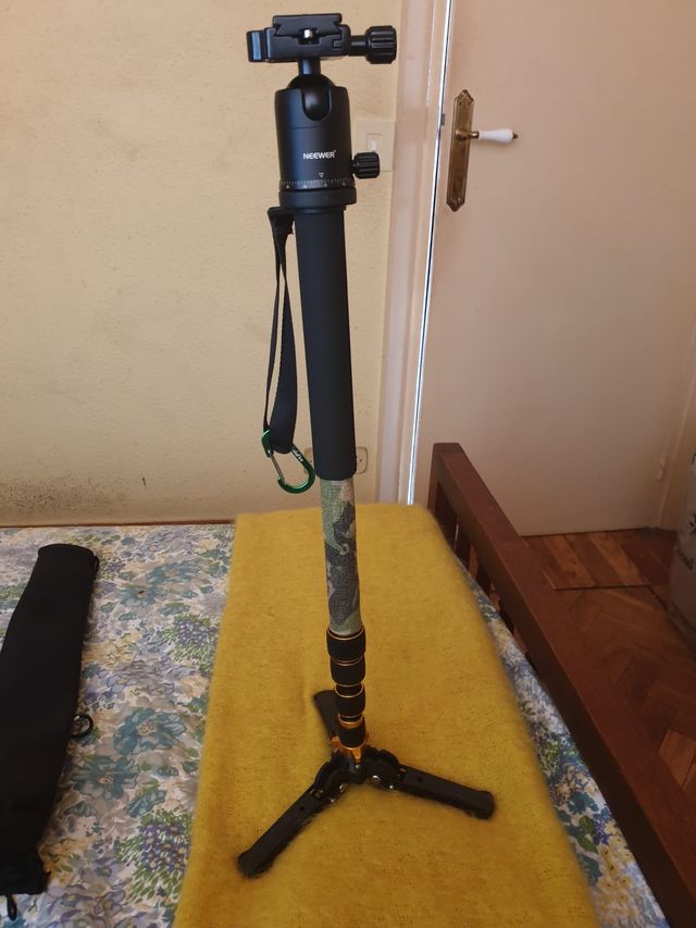 Monopie de NEEWER con cabezal  de bola