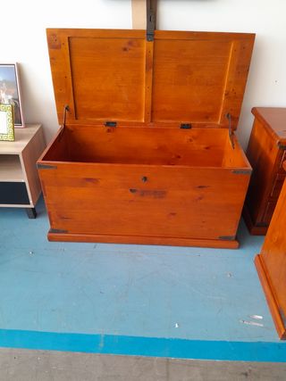 Baul en madera de pino rustico