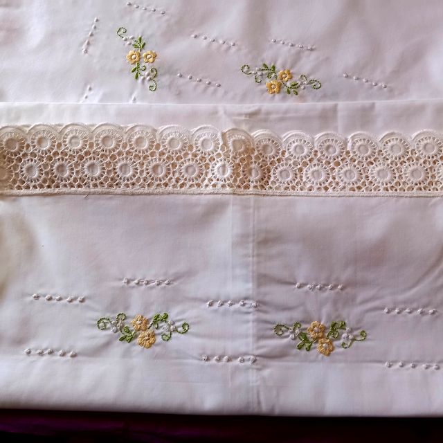 Sábana bordada