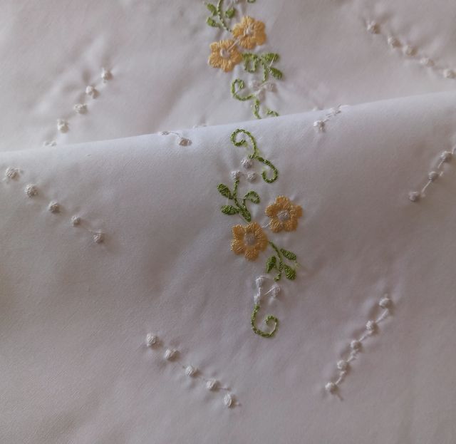 Sábana bordada