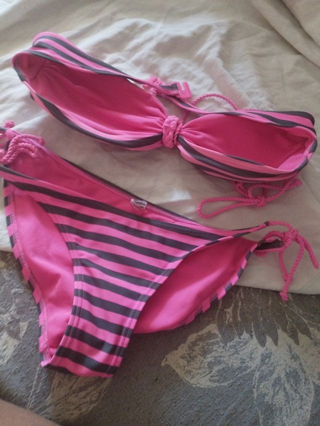 Bikini fucsia rayas