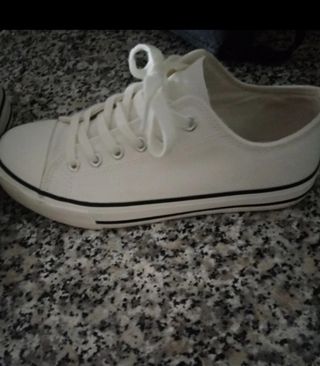 Zapatillas blancas de lona 