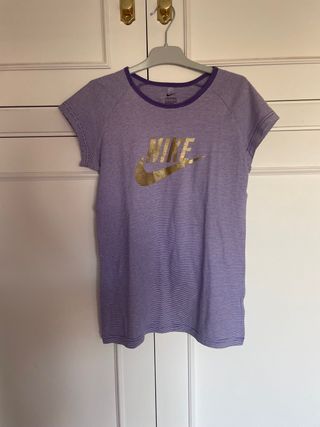 Camiseta nike morada