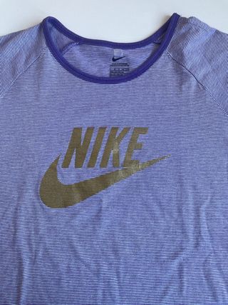 Camiseta nike morada