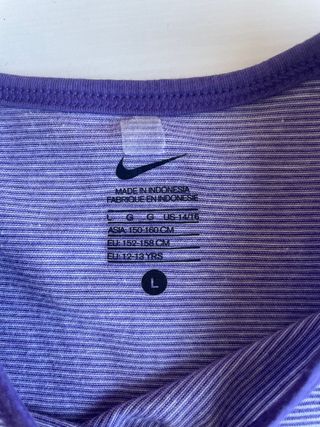 Camiseta nike morada
