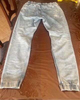 Pantalon vaquero jogger chico, talla 38. 