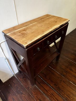 Mueble auxiliar estilo colonial