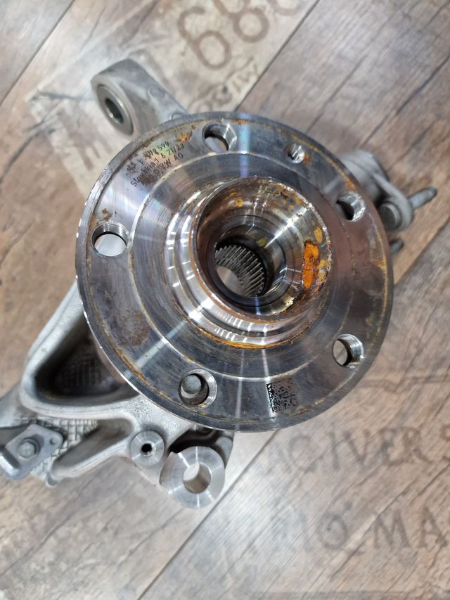 Mangueta completa con buje VW Golf MK8 Gti