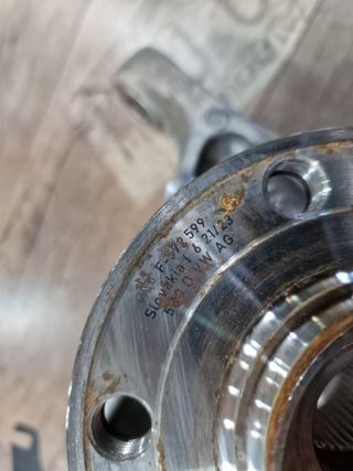 Mangueta completa con buje VW Golf MK8 Gti
