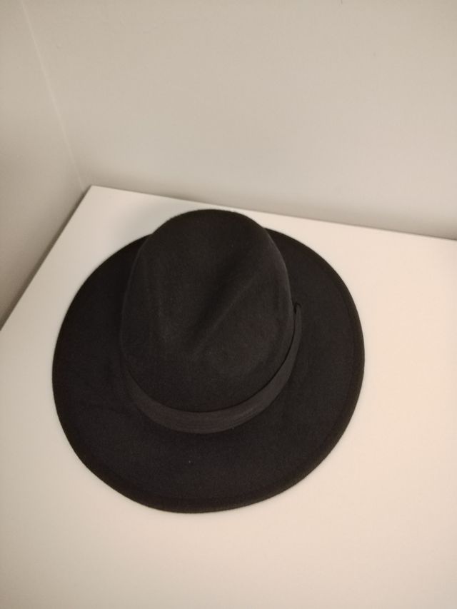 Sombrero negro de marca Tantra