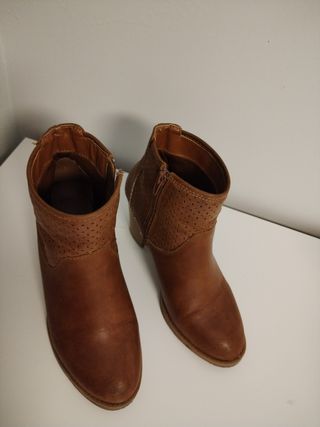 Botines marrón de marca Bata